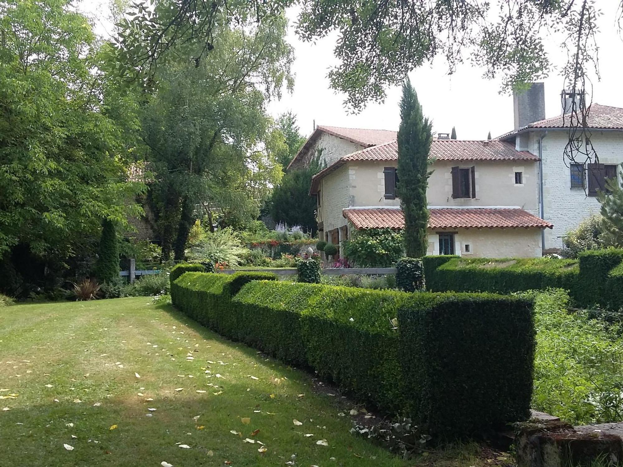 فندق Moulin Rouhaud Montboyer المظهر الخارجي الصورة