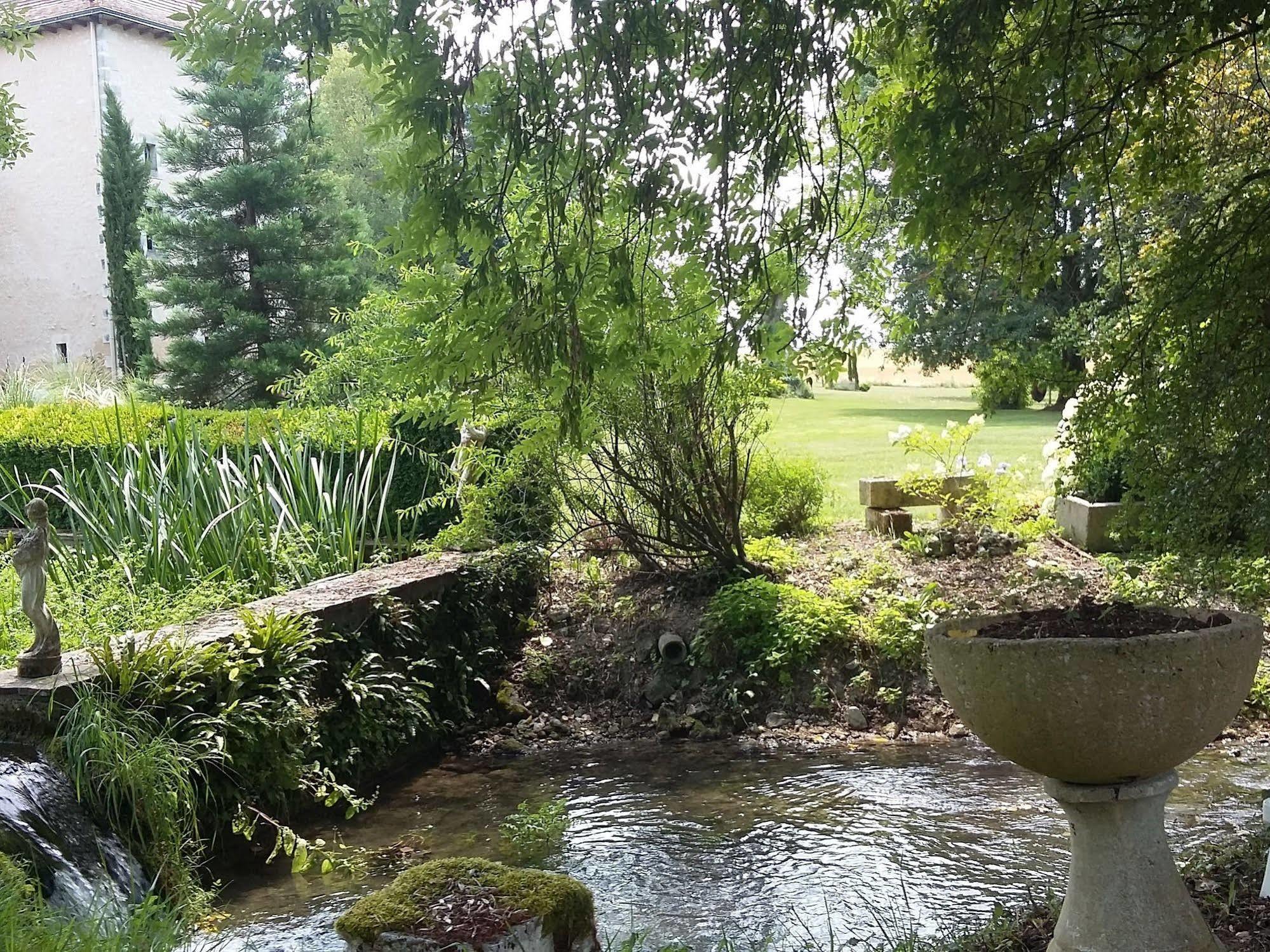 فندق Moulin Rouhaud Montboyer المظهر الخارجي الصورة